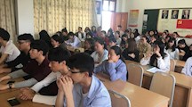 毕业生返校：传授专业再招聘